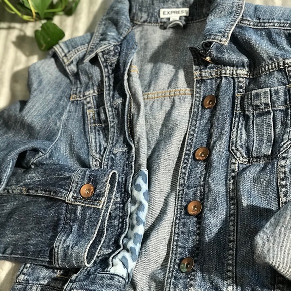 Express Jean Jacket 🌱 - Picture 2 of 3